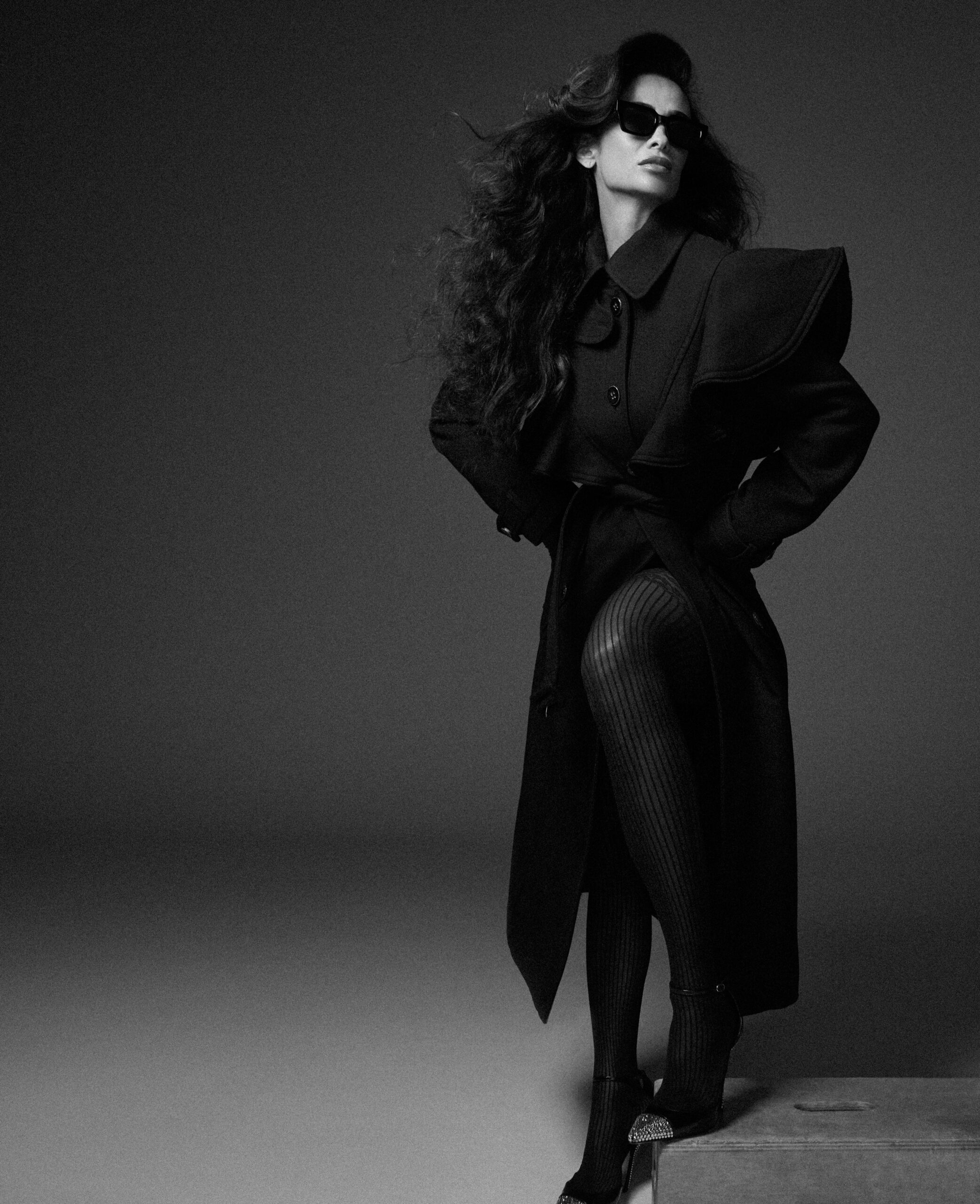 BODY E SAIA ADRIANA DEGREAS
SAPATO DOLCE & GABBANA
MEIA CALÇA WOLFORD
BROCHE TIFFANY & CO.