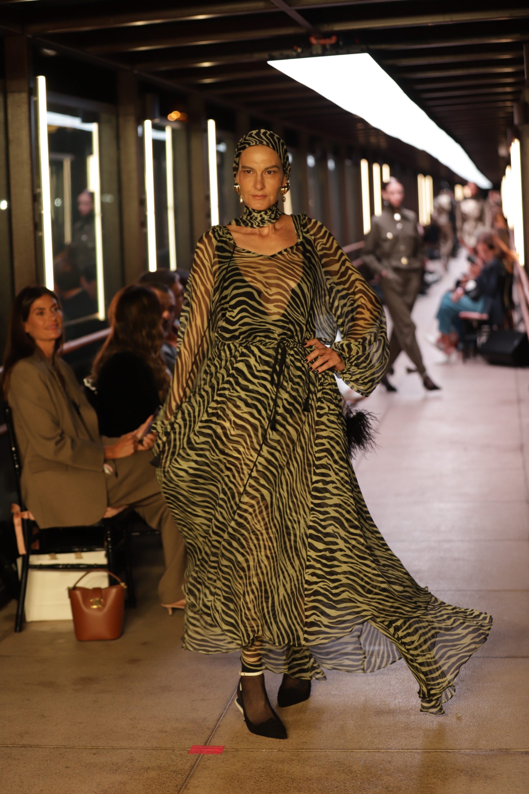 Ale-Berriel_Desfile-Carol-Bassi-Visita-Conrado-Segreto_Creditos-Jeffy-Amaral-7-scaled.jpg