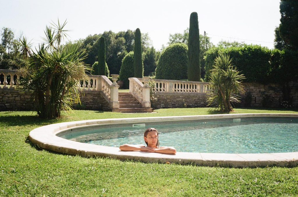 Danielle na piscina 